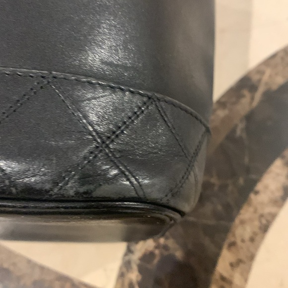 COPY - Authentic Chanel vanity case. Can make it into a handbag. - Picture 10 of 12